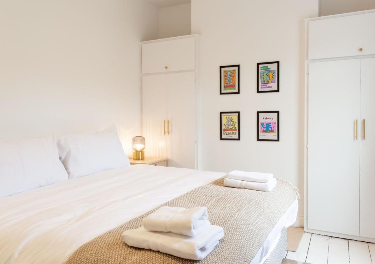 Casa de férias Bright & Airy 2bd - 10 Mins Walk To Chelt Centre! *