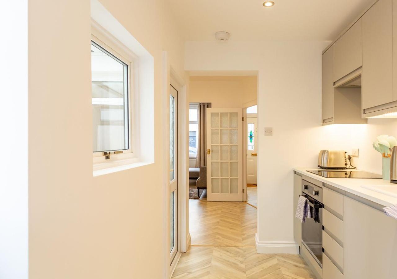 Bright & Airy 2bd - 10 Mins Walk To Chelt Centre! Casa de férias