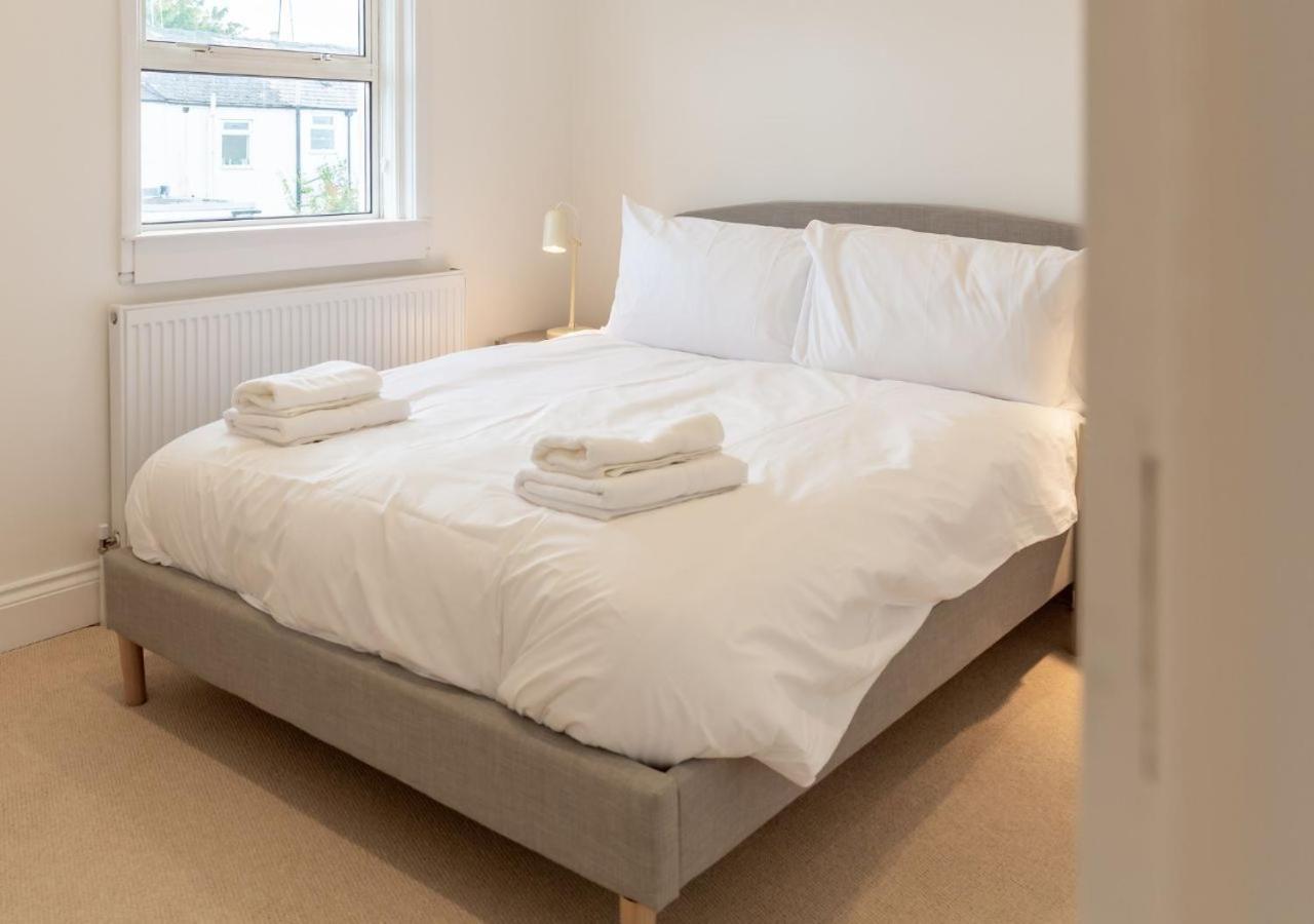 Casa de férias Bright & Airy 2bd - 10 Mins Walk To Chelt Centre! *