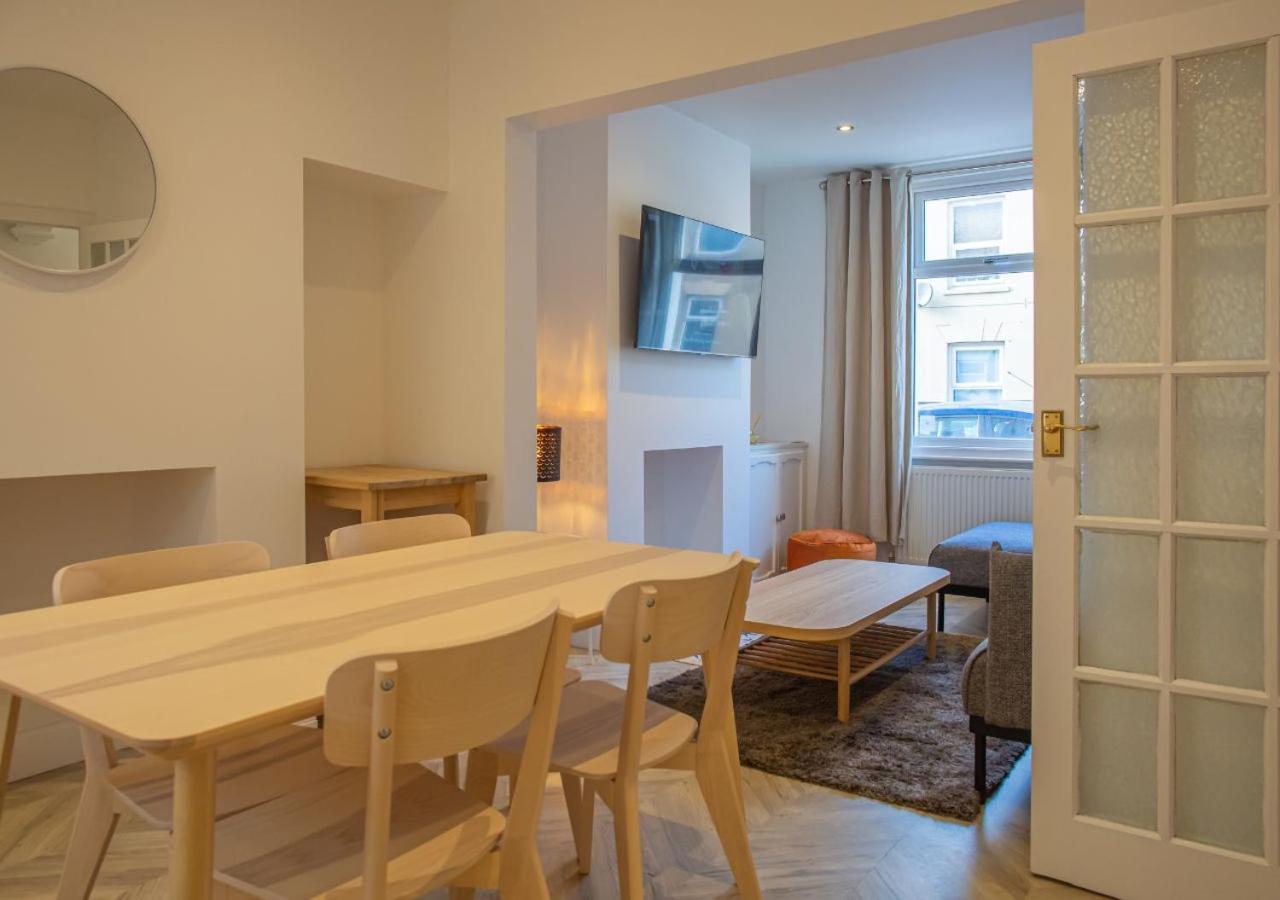Bright & Airy 2bd - 10 Mins Walk To Chelt Centre! Casa de férias Cheltenham