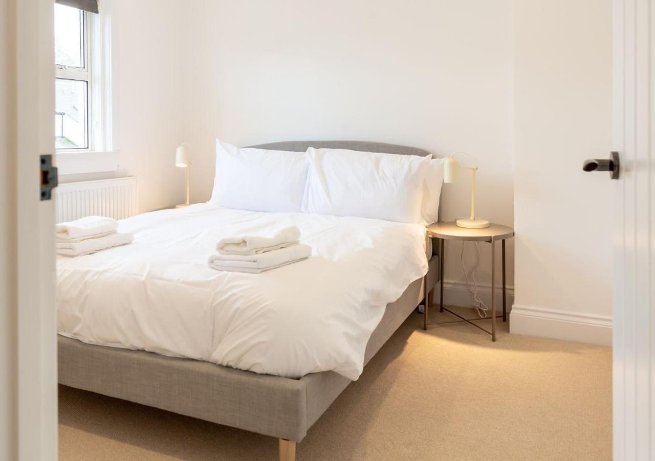 Casa de férias Bright & Airy 2bd - 10 Mins Walk To Chelt Centre! *